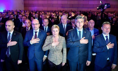 Završena HDZ-ova klauzura, Grabar Kitarović predstavila program: 'Štrajk prosvjetara joj neće naškoditi'