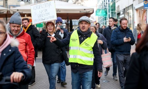 [VIDEO / FOTO] Milan Bandić počeo s koruptošetnjama Zagrebom, građane upoznavao s 'milom nam korupcijom'