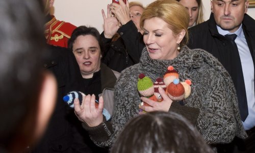 [VIDEO] Predsjednica otvorila Advent na Prekrižju: Ponosni smo na bogatu božićnu tradiciju u Hrvatskoj i želimo da je zavole i mladi