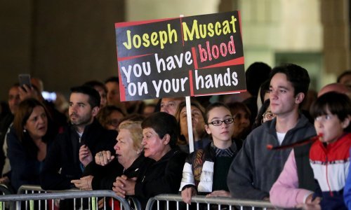 Tisuće na Malti traže ostavku premijera Muscata zbog miješanja u istragu o ubojstvu novinarke i drugih afera