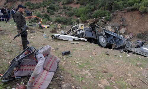 Autobus s tuniškim turistima sletio u provaliju, najmanje 26 mrtvih