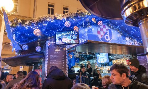 Prva momčad Dinama izazvala veliku gužvu na adventskoj kućici 'Dinamova čarolija'