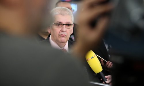 Đapić predao DIP-u 13.000 potpisa