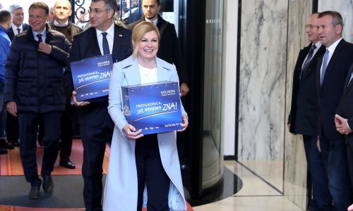 Grabar-Kitarović predala preko 231 tisuću potpisa, a o kolačima za Bandića kaže: Svatko je nevin dok mu se ne dokaže krivnja
