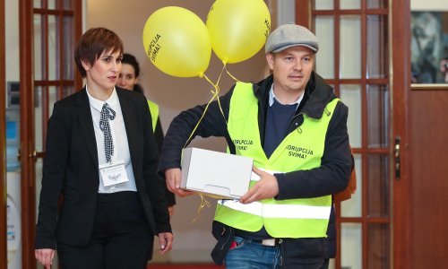 Milan Bandić predao 13 tisuća potpisa za predsjedničku kandidaturu