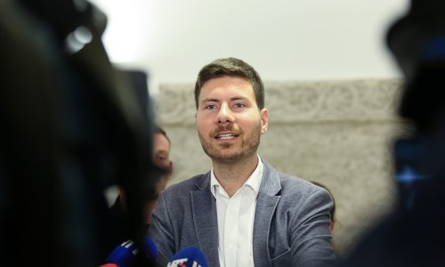 Pernar predao 15 tisuća potpisa za predsjedničku kandidaturu