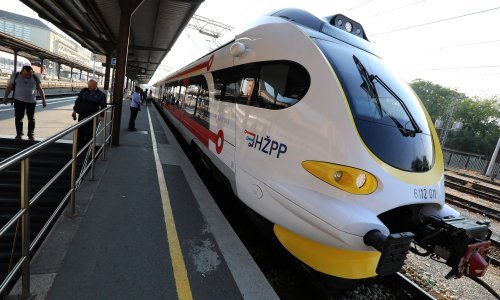 Vlak vam kasni više od 60 minuta? Od danas vrijede nova pravila; putnicima naknada ili vaučer za novo putovanje