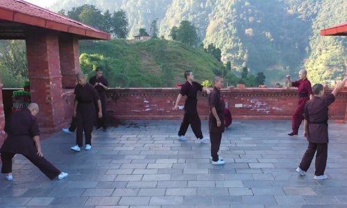 Nepalski samostan brane kung-fu opatice