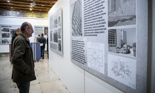 Otvorena izložba 'Život u oblacima' posvećena neboderima bez kojih vizura Šibenika ne bi bila ista