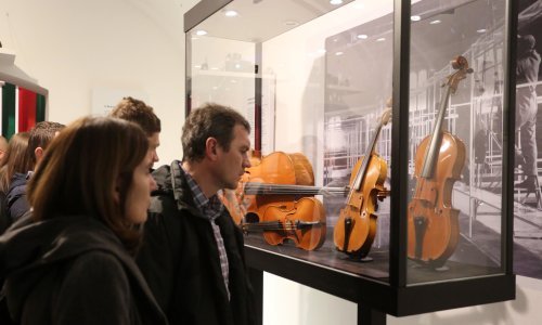 Otvorena izložba 'Violinom iznad granica/Stradivari u Rijeci - Kresnik i Cremona'