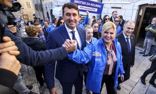 Svećenik u Imotskom nahvalio Grabar Kitarović: Naša predsjednica je kratko prestala s obavezama da bi se pomolila Bogu