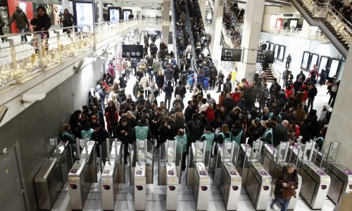 Pariz paraliziran masovnim štrajkom; kolaps u javnom prijevozu