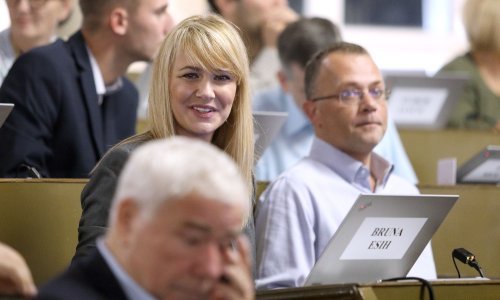 Hasanbegović i Esih zaratili oko toga gdje tko sjedi: Jesu li u pozadini igre novi 'žetončići'?