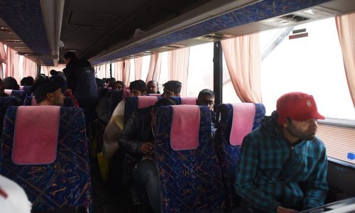 [FOTO] Migranti s Vučjaka u BiH prevezeni prema Sarajevu