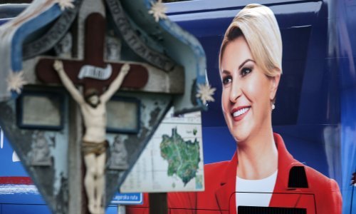 Grabar Kitarović se susrela s vozačicom koja je imala bliski susret s njezinim busom: Ispričala se 'sto puta' i ponudila zamjenski auto