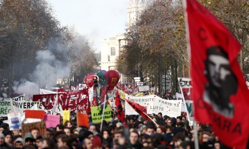 Macron poziva na prekid štrajkova tijekom blagdana