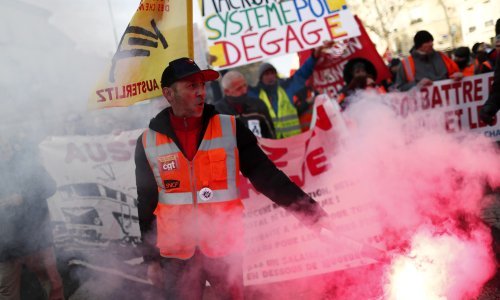[FOTO] Francuska u šestom danu općeg štrajka: Ulice Pariza blokirane, u prosvjedu više stotina tisuća ljudi
