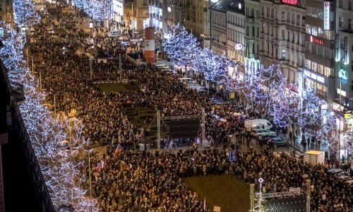 Deseci tisuća Čeha prosvjeduju protiv premijera zbog muljaže s poticajima