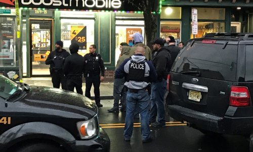 [FOTO] Kriza u New Jerseyju trajala je satima, poginuli policajac pokušao spriječiti napadače