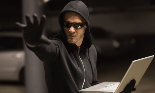 Policija upozorava: Ne vjerujte nikome! Evo što poduzeti ako je vaše računalo zaraženo zloćudnim računalnim programom