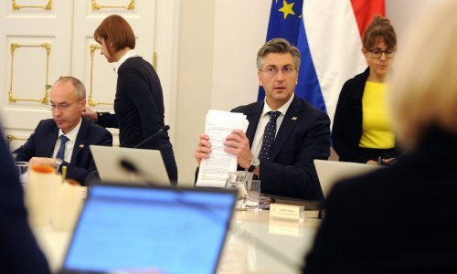 Plenković: Dižemo rodiljne naknade na 5.654 kune, to je ozbiljna i opipljiva demografska mjera