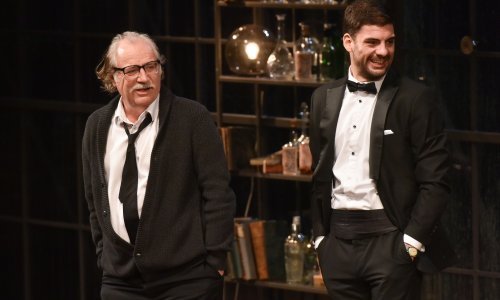 Rade Šerbedžija u ulozi Georgea za koju je dobio Nagradu hrvatskog glumišta za najbolju mušku ulogu