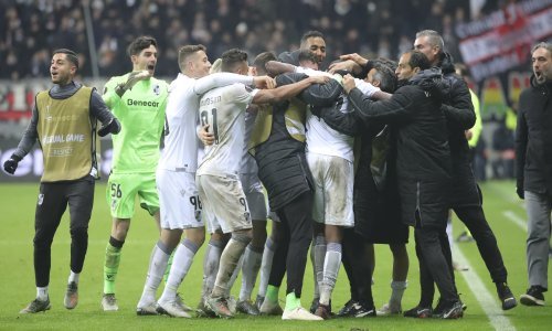 Eintracht šokantno izgubio doma od Vitorije Guimaraes, od ispadanja ih je spasio Arsenal remijem kod Standarda