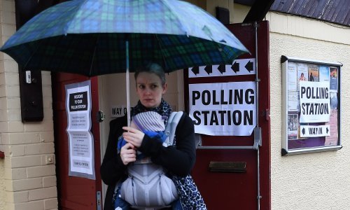 [FOTO] Uskoro se zatvaraju birališta na izborima u Velikoj Britaniji