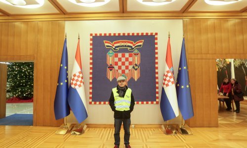 [VIDEO] Juričan (Bandić) ušetao u predsjedničke dvore na Pantovčaku: Neće mijenjati ljude, ali hoće tepih