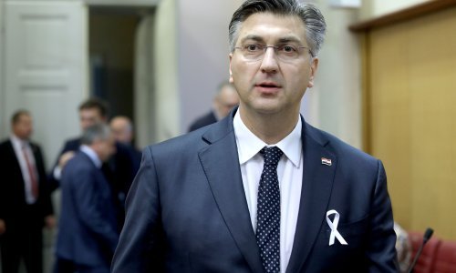 Premijer Plenković predao odluku o jednokratnoj robnoj pomoć Caritasu Križevačke eparhije