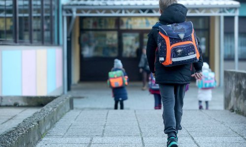 Inspekcija utvrdila: Dežuranje na ulaznim vratima škola je izrabljivanje djece i treba ga ukinuti