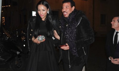 Lionel Richie u jednom od rijetkih izlazaka s 40-godina mlađom djevojkom