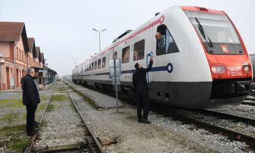 Nakon 50 godina u Hrvatskoj je izgrađena nova pruga. No, nije moglo bez problema - prvi vlak je kasnio zbog kvara