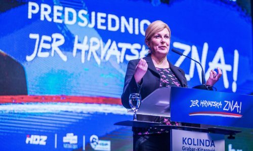 Grabar Kitarović u Osijeku: 'Ja ću biti vaš glas i vaša predsjednica, ujedinimo se u ljubavi koju su nam pružili Dalić, nogometaši i moj Lukica'