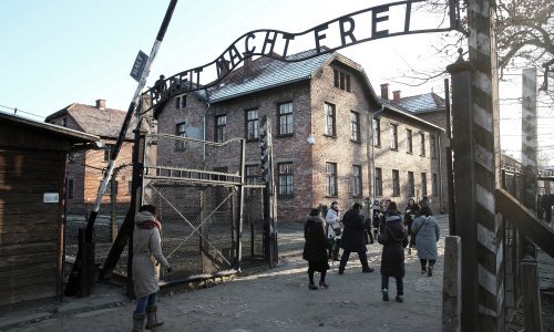 Talijanski karikaturist usporedio Auschwitz i EU