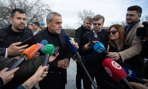 Bandić novinarima: Ne odgovaram na bedasta i deplasirana pitanja