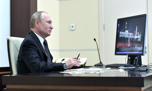 Putinova fotografija pred računalom pokazala da se služi zastarjelim operativnim sustavom