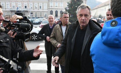 Škoro napokon otkrio tko stoji iza njega, doduše sarkastično: To su ruski lobi, Karamarko, CIA, Mesić, Josipović...