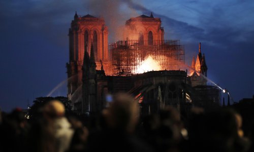 Notre Dame prvi put bez polnoćke nakon dva stoljeća