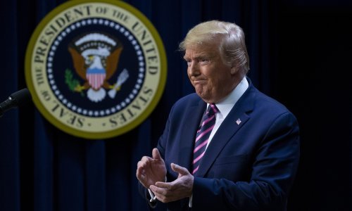 Trump poručio iranskom ajatolahu Khameneiju da pazi što priča