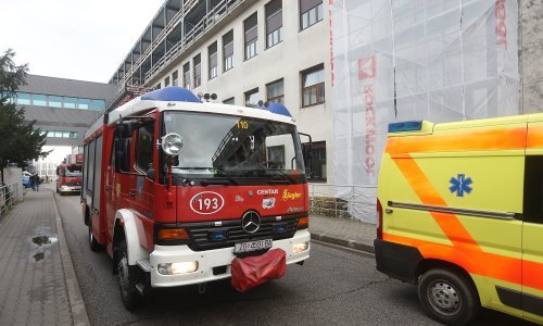 Rebro u dimu, na terenu sedam vatrogasnih vozila