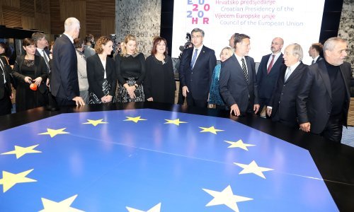 Dvije trećine građana ne zna čime će Hrvatska predsjedati od nove godine