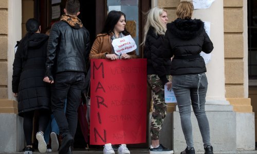 Prosvjed gimnazijalaca u Rijeci: Uzeli ste praznike, sad i Marina, što je sljedeće!