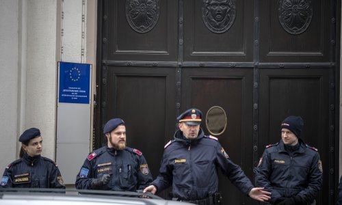 Bivši kirurg osumnjičen za zlostavljanje 349 maloljetnika