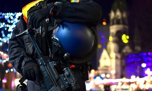 Policija u Berlinu evakuirala božićni sajam, nađen sumnjiv predmet