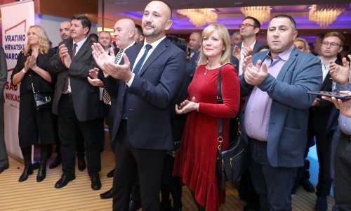 Tamburaši, štrukle i estrada preplavili Škorin stožer, desni političari gledaju prema parlamentarnim izborima