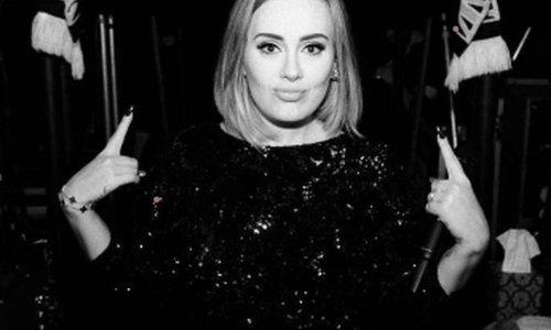 Adele uživa na plaži u minici: Smršavjela je 20 kilograma i ponosno pokazuje novu figuru
