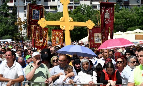Prosvjed u Beogradu zbog spornog zakona o slobodi vjeroispovijesti u Crnoj Gori
