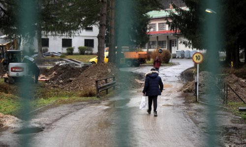 U kampu u koji su premješteni migranti iz Vučjaka pronađene stare mine