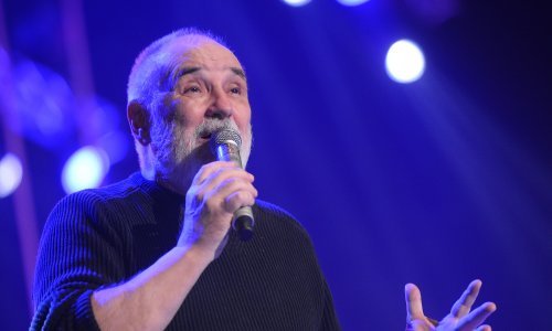[FOTO/VIDEO] Đorđe Balašević održao koncert u prepunoj Areni Zagreb